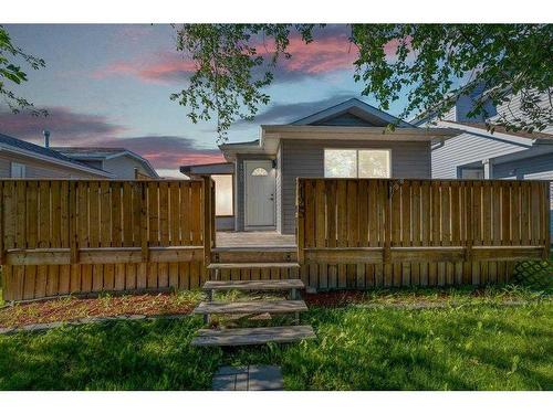 125 Taradale Close Ne, Calgary, AB - Outdoor