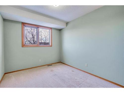 149 Shannon Crescent Sw, Calgary, AB - Indoor Photo Showing Other Room