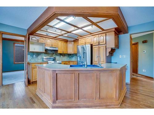 149 Shannon Crescent Sw, Calgary, AB - Indoor Photo Showing Kitchen