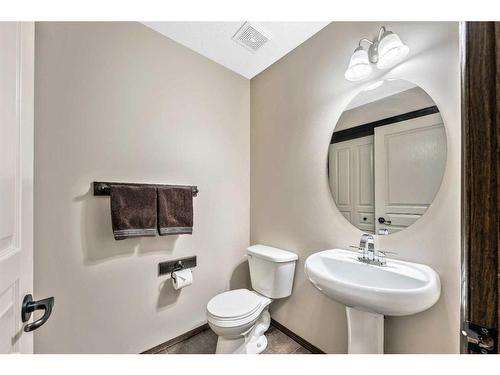 21 Silverado Range Bay Sw, Calgary, AB - Indoor Photo Showing Bathroom