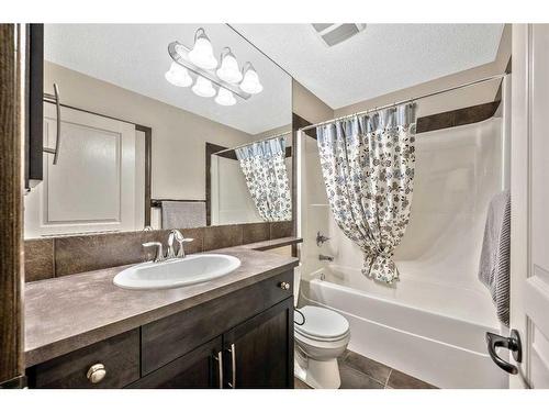 21 Silverado Range Bay Sw, Calgary, AB - Indoor Photo Showing Bathroom