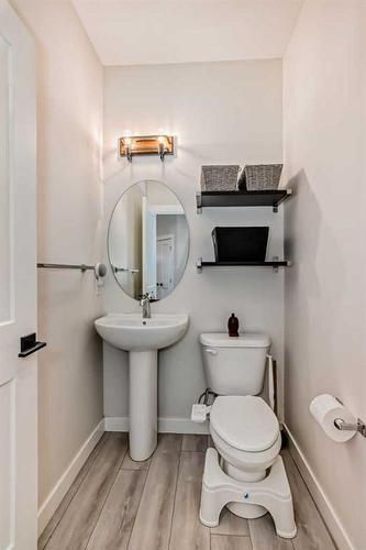 140 Nolanhurst Heights Nw, Calgary, AB - Indoor Photo Showing Bathroom