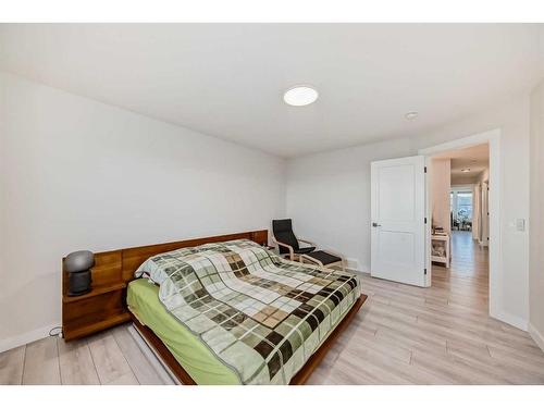 140 Nolanhurst Heights Nw, Calgary, AB - Indoor Photo Showing Bedroom