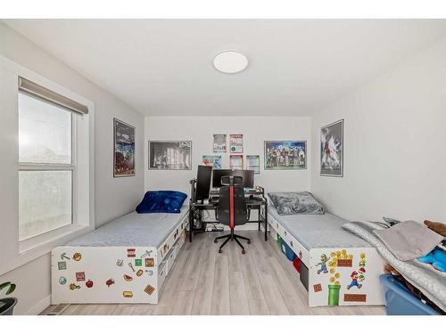 140 Nolanhurst Heights Nw, Calgary, AB - Indoor Photo Showing Bedroom