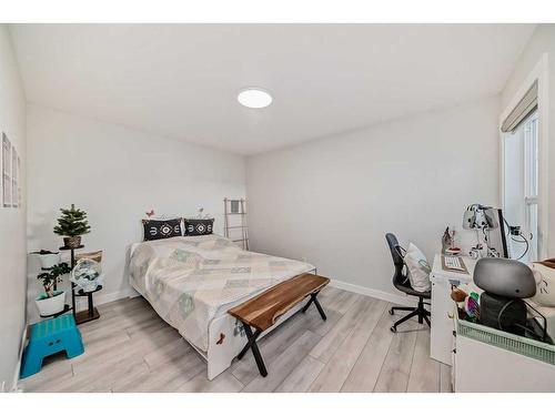 140 Nolanhurst Heights Nw, Calgary, AB - Indoor Photo Showing Bedroom