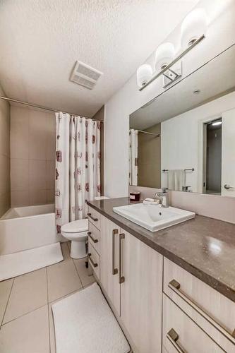 314-93 34 Avenue Sw, Calgary, AB - Indoor Photo Showing Bathroom