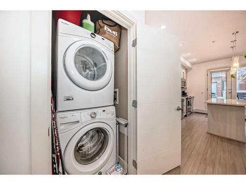 314-93 34 Avenue Sw, Calgary, AB - Indoor Photo Showing Laundry Room