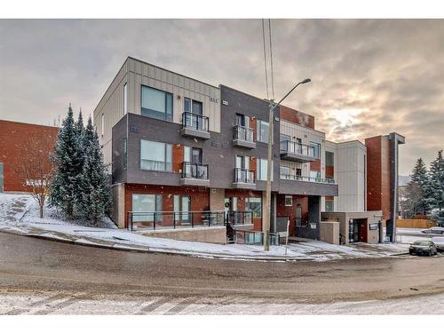 314-93 34 Avenue Sw, Calgary, AB - Outdoor With Facade