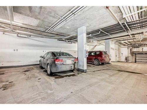 314-93 34 Avenue Sw, Calgary, AB - Indoor Photo Showing Garage