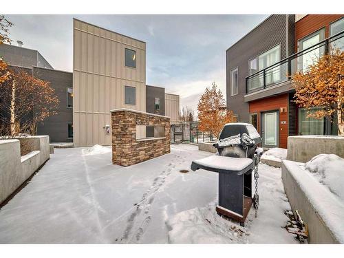 314-93 34 Avenue Sw, Calgary, AB - Outdoor With Exterior