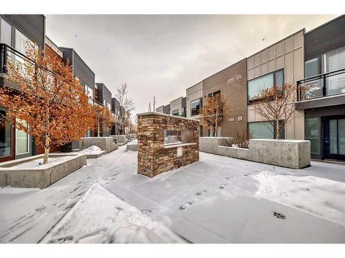 314-93 34 Avenue Sw, Calgary, AB - Outdoor