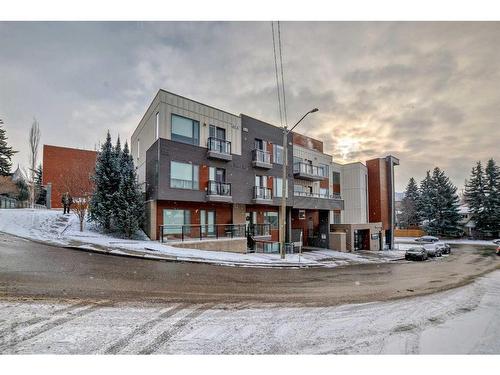 314-93 34 Avenue Sw, Calgary, AB - Outdoor With Facade