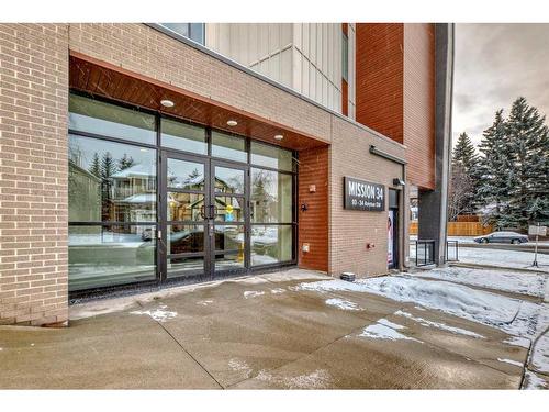 314-93 34 Avenue Sw, Calgary, AB - Outdoor