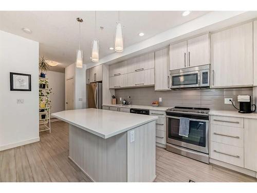 314-93 34 Avenue Sw, Calgary, AB - Indoor Photo Showing Kitchen With Upgraded Kitchen