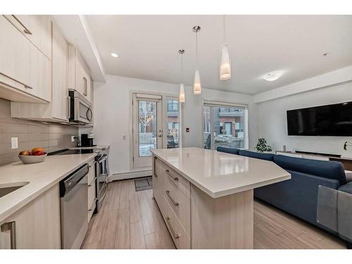 314-93 34 Avenue Sw, Calgary, AB - Indoor Photo Showing Kitchen With Upgraded Kitchen