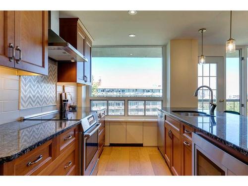 603-3316 Rideau Place Sw, Calgary, AB - Indoor Photo Showing Kitchen With Upgraded Kitchen