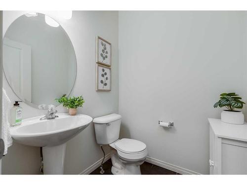 145 Drake Landing Loop, Okotoks, AB - Indoor Photo Showing Bathroom