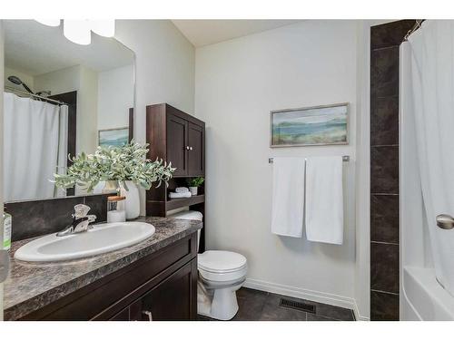 145 Drake Landing Loop, Okotoks, AB - Indoor Photo Showing Bathroom