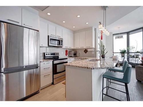 2305-225 11 Avenue Se, Calgary, AB - Indoor Photo Showing Kitchen With Stainless Steel Kitchen With Upgraded Kitchen