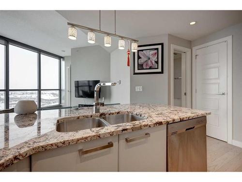 2305-225 11 Avenue Se, Calgary, AB - Indoor Photo Showing Kitchen With Double Sink