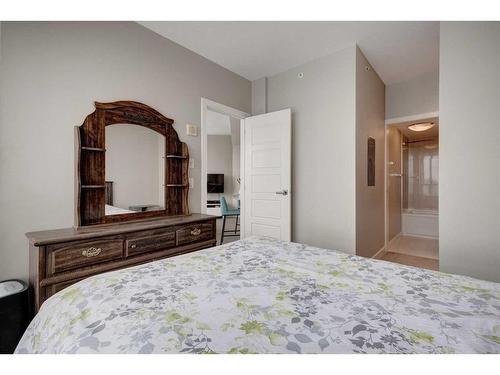 2305-225 11 Avenue Se, Calgary, AB - Indoor Photo Showing Bedroom