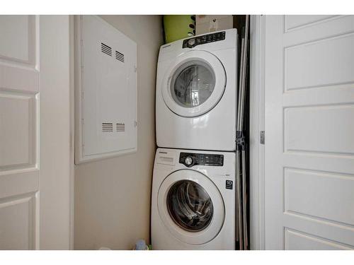 2305-225 11 Avenue Se, Calgary, AB - Indoor Photo Showing Laundry Room