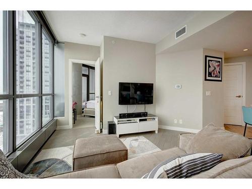 2305-225 11 Avenue Se, Calgary, AB - Indoor Photo Showing Living Room