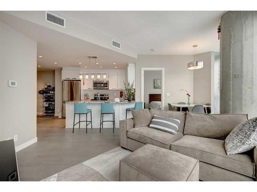 2305-225 11 Avenue Se, Calgary, AB - Indoor Photo Showing Living Room