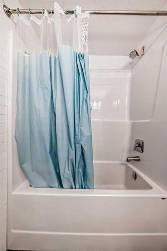 4659 Seton Drive Se, Calgary, AB - Indoor Photo Showing Bathroom