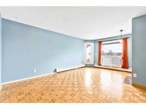 401-3727 42 Street Nw, Calgary, AB - Indoor Photo Showing Other Room