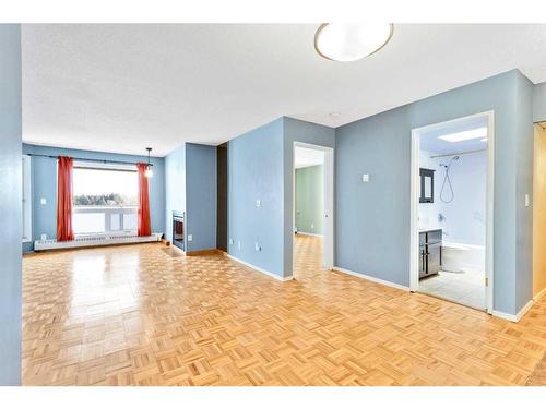 401-3727 42 Street Nw, Calgary, AB - Indoor Photo Showing Other Room