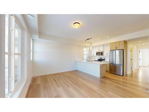 75-2117 81 Street Street Sw, Calgary, AB - Indoor Photo Showing Kitchen