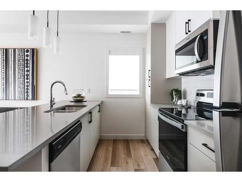 75-2117 81 Street Street Sw, Calgary, AB - Indoor Photo Showing Kitchen With Stainless Steel Kitchen With Double Sink With Upgraded Kitchen