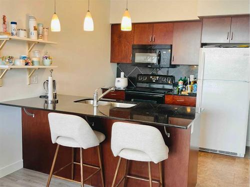 1502-8880 Horton Road Sw, Calgary, AB - Indoor Photo Showing Kitchen