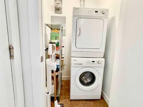 1502-8880 Horton Road Sw, Calgary, AB - Indoor Photo Showing Laundry Room