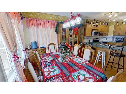 115 Coral Springs Circle Ne, Calgary, AB - Indoor Photo Showing Dining Room