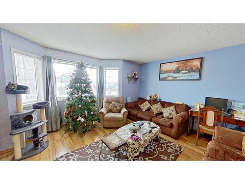 115 Coral Springs Circle Ne, Calgary, AB - Indoor Photo Showing Living Room