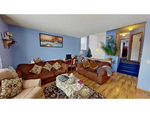 115 Coral Springs Circle Ne, Calgary, AB - Indoor Photo Showing Living Room