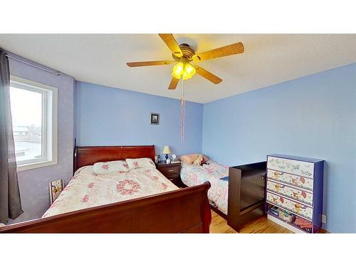 115 Coral Springs Circle Ne, Calgary, AB - Indoor Photo Showing Bedroom