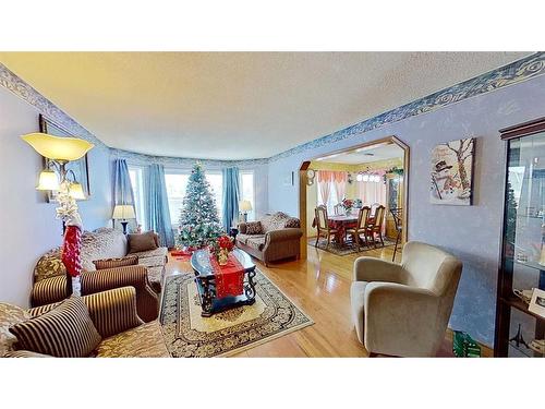 115 Coral Springs Circle Ne, Calgary, AB - Indoor Photo Showing Living Room