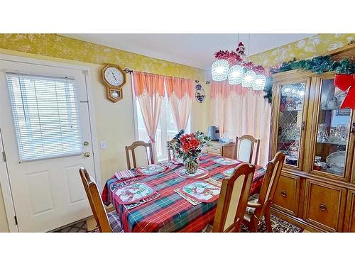 115 Coral Springs Circle Ne, Calgary, AB - Indoor Photo Showing Dining Room