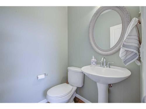 2260 Mahogany Boulevard Se, Calgary, AB - Indoor Photo Showing Bathroom