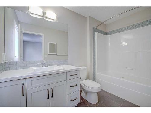 2260 Mahogany Boulevard Se, Calgary, AB - Indoor Photo Showing Bathroom