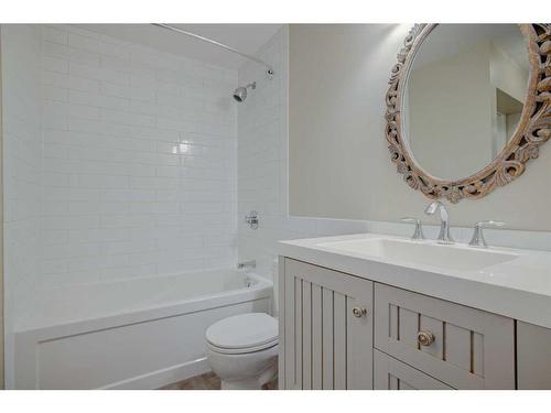 2260 Mahogany Boulevard Se, Calgary, AB - Indoor Photo Showing Bathroom