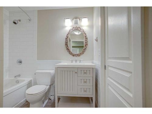 2260 Mahogany Boulevard Se, Calgary, AB - Indoor Photo Showing Bathroom