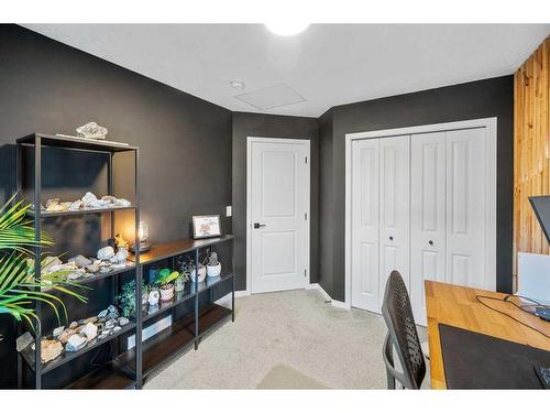 180 Rowmont Boulevard Nw, Calgary, AB - Indoor Photo Showing Bedroom