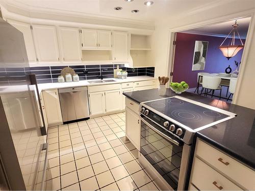 430-1001 13 Avenue Sw, Calgary, AB - Indoor Photo Showing Kitchen With Double Sink