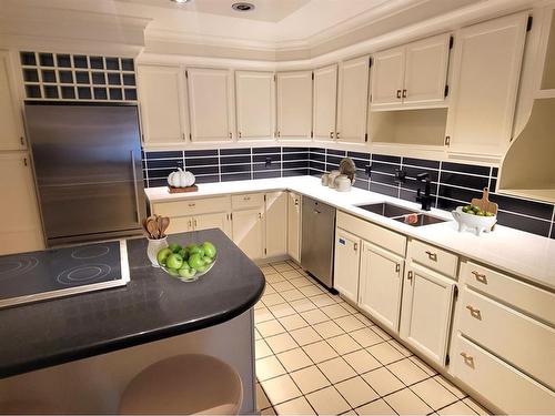 430-1001 13 Avenue Sw, Calgary, AB - Indoor Photo Showing Kitchen With Double Sink