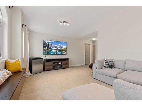 46 West Pointe Manor, Cochrane, AB - Indoor Photo Showing Living Room