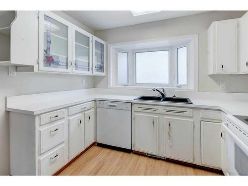 3107 Leduc Crescent Sw, Calgary, AB - Indoor Photo Showing Kitchen With Double Sink